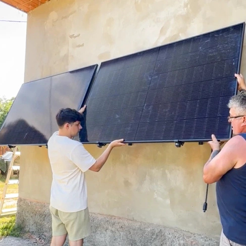 URSA 840W Komplettset Stecker-Solaranlage für Wandmontage in Winkeln von 45-80°