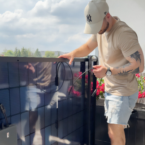 DRACO 840W complete plug-in solar set for vertical (90°) balcony installation