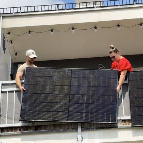 DRACO 840W complete plug-in solar set for vertical (90°) balcony installation