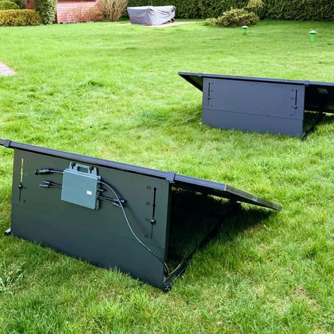 POLARIS 800W Komplettset Stecker-Solaranlage für flache Oberflächen mit Neigung von 20-35°